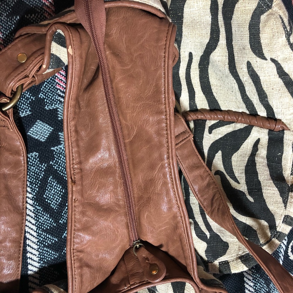 BLACK RIVET PURSE - Picture 7 of 8